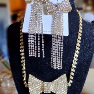 NWOT 2 PIECE NECKLACE SET